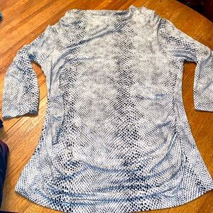 Rose&Olive snake skin print 3/4 sleeve size large fake cow neck rouge